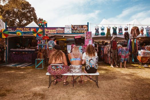 De Ultieme Gids voor een Festival Outfit Dames 2026: Modetrends en Tips